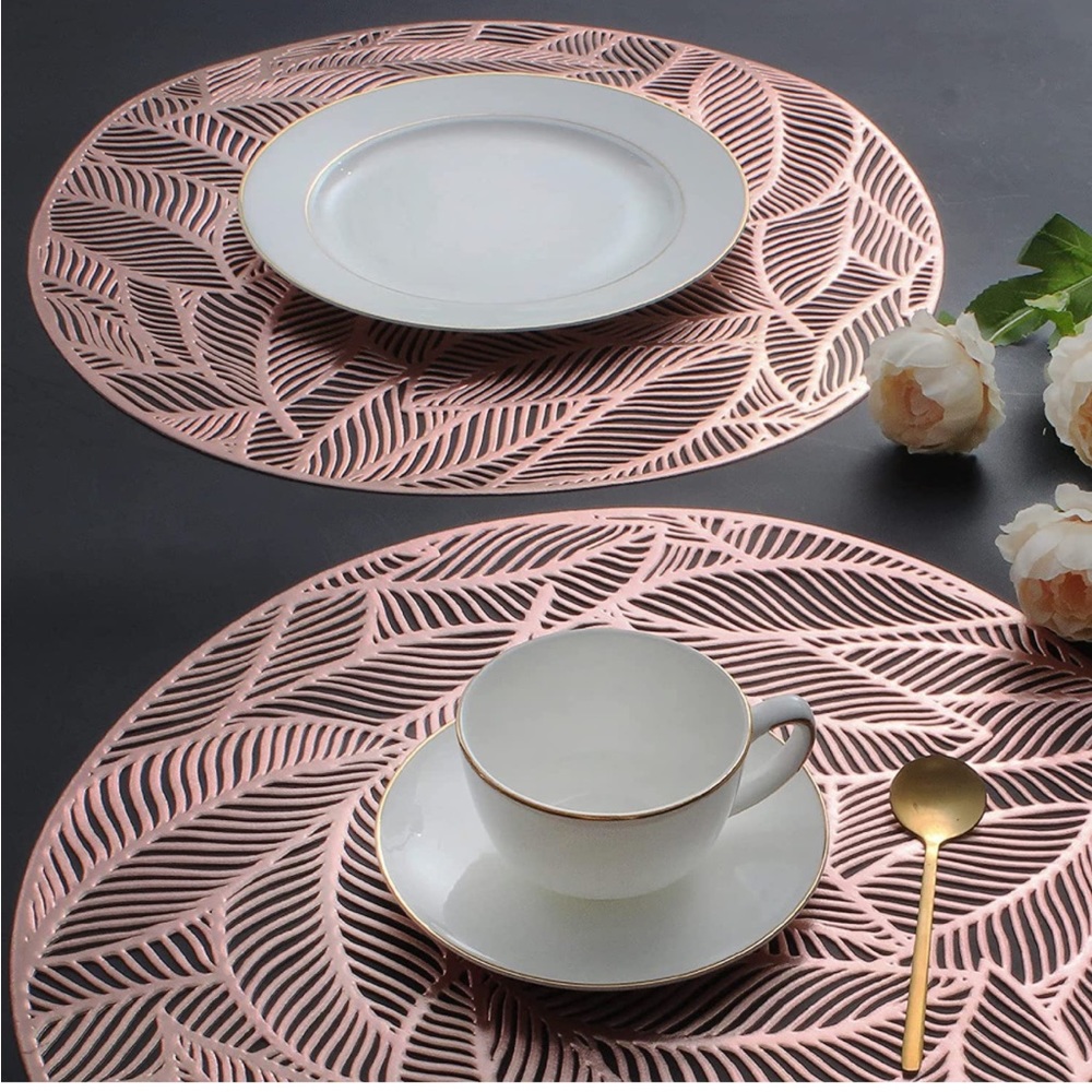 Rose gold round vinyl placemats (80 included in the set), 15”
